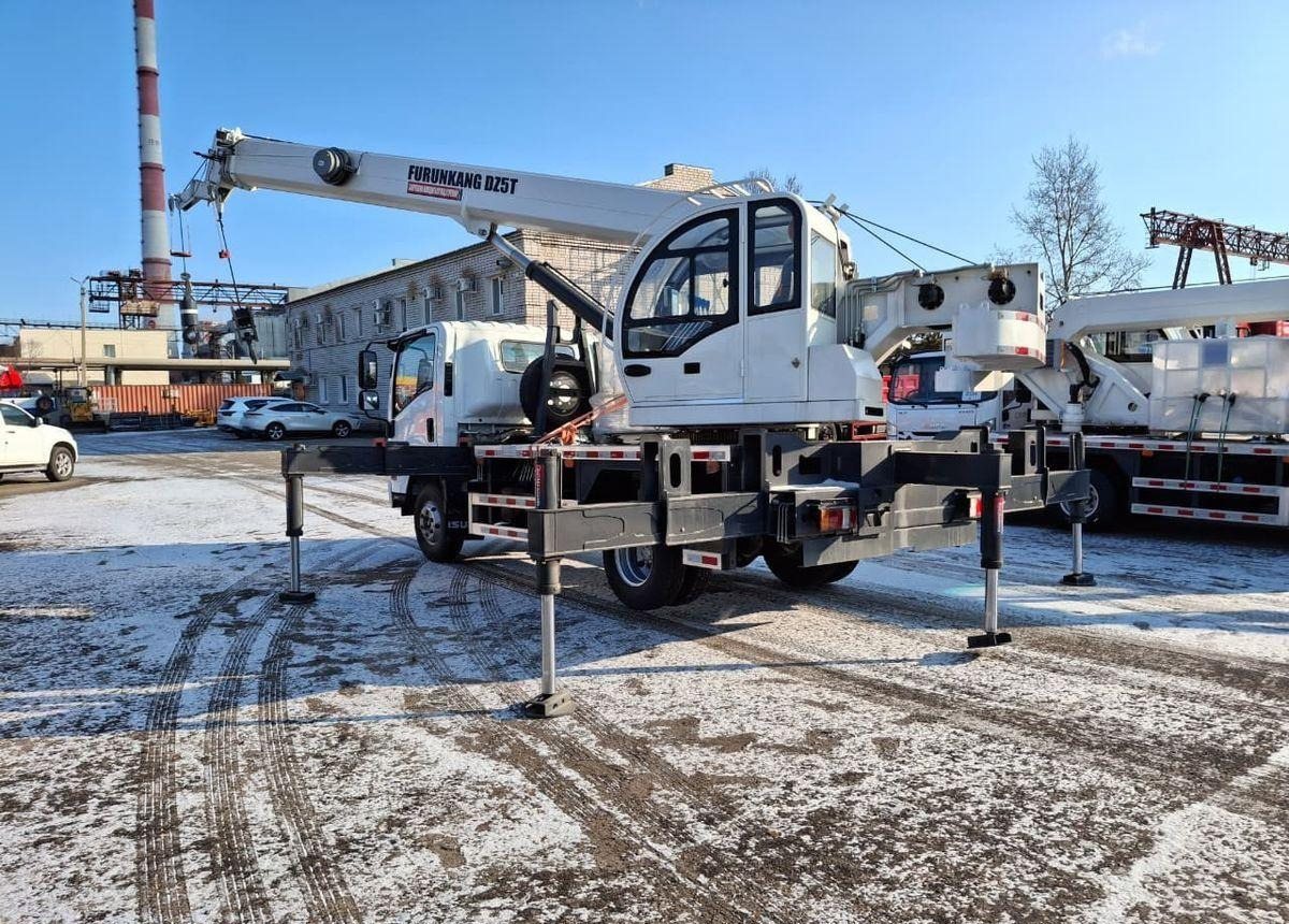 Новый Мобильный кран Isuzu Elf: фото 8