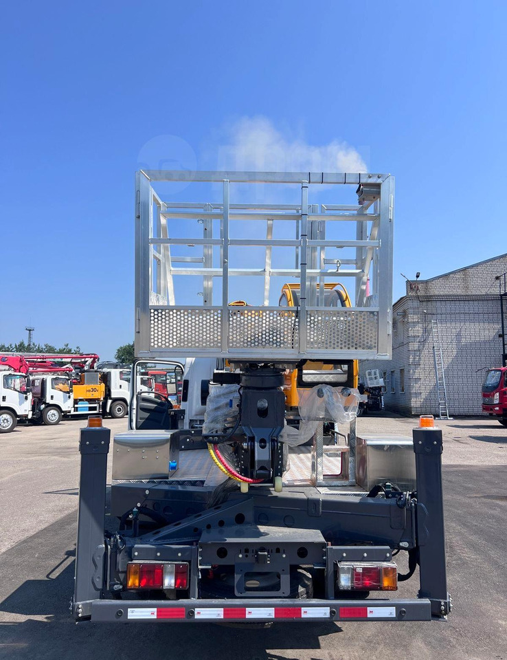 Новый Грузовик с подъемником Isuzu Elf: фото 15