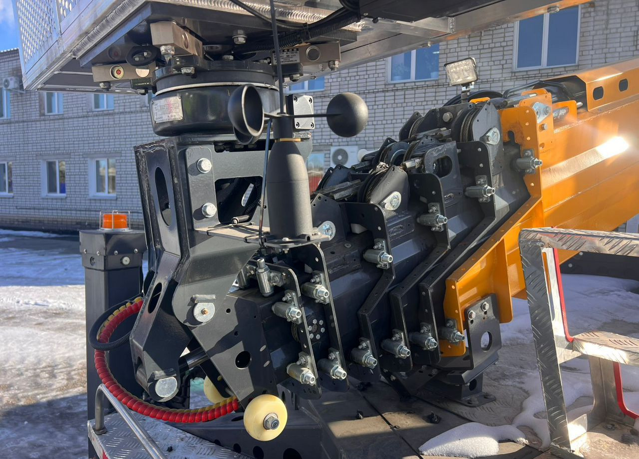 Новый Грузовик с подъемником Isuzu Elf: фото 18 Новый Грузовик с подъемником Isuzu Elf: фото 18