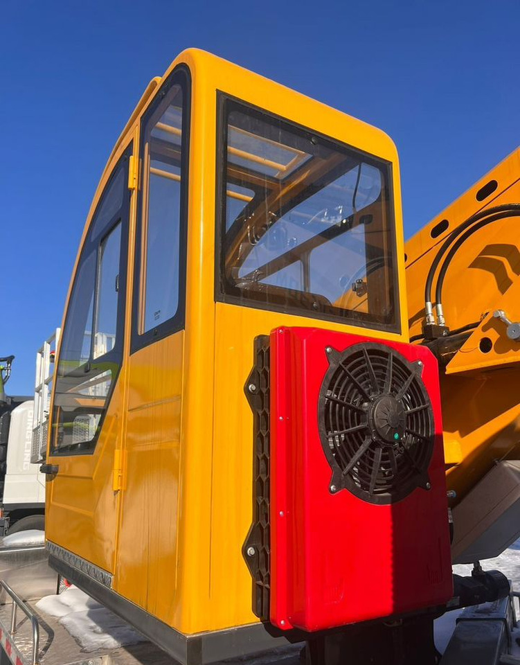 Новый Грузовик с подъемником Isuzu Elf: фото 10 Новый Грузовик с подъемником Isuzu Elf: фото 10