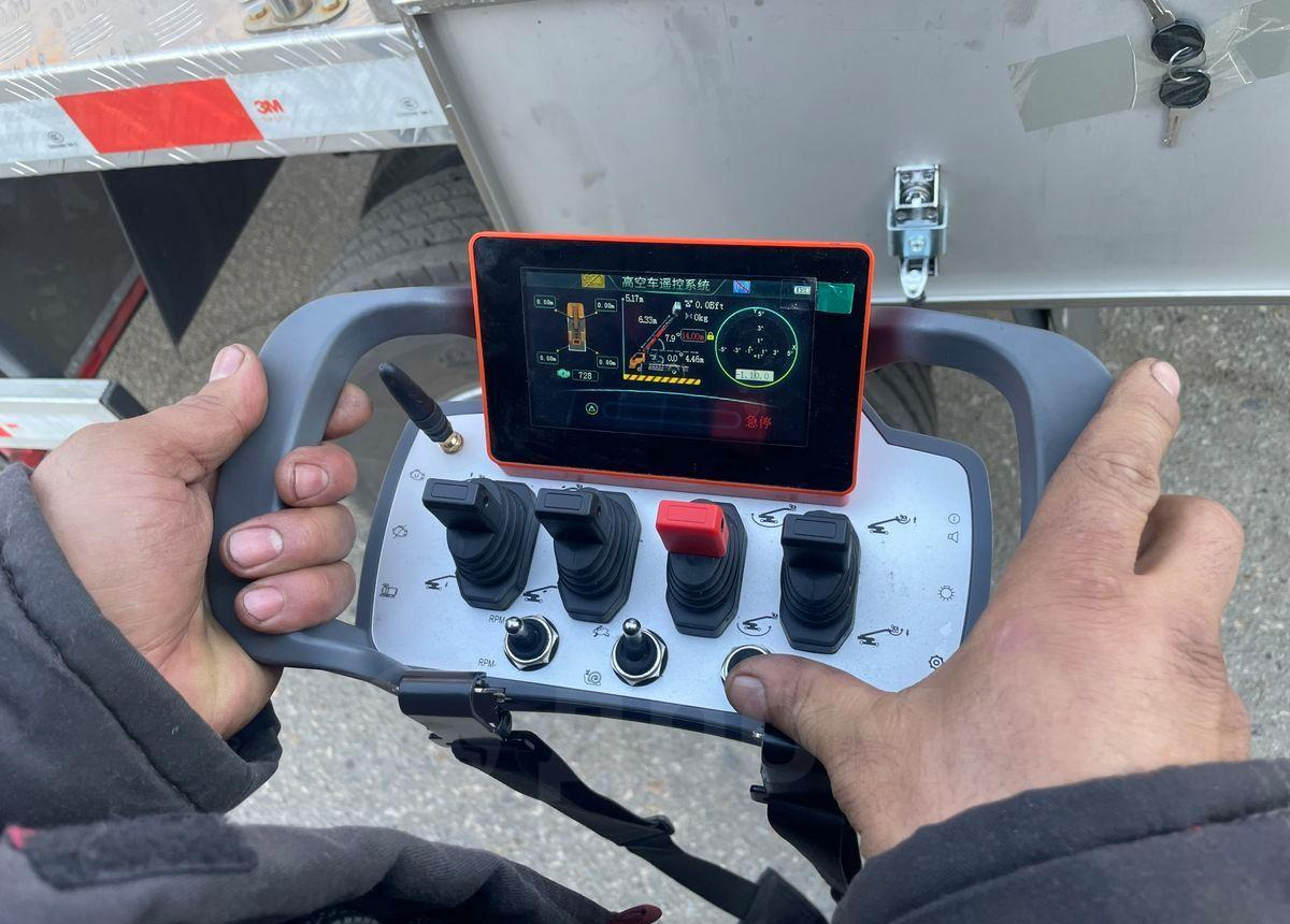 Новый Грузовик с подъемником Isuzu Elf: фото 6