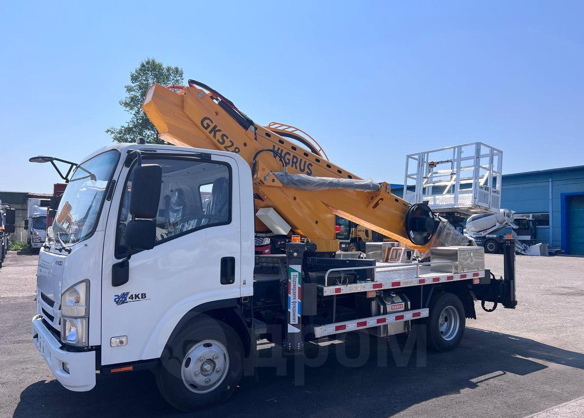 Isuzu Elf - Грузовик с подъемником: фото 1 Isuzu Elf - Грузовик с подъемником: фото 1