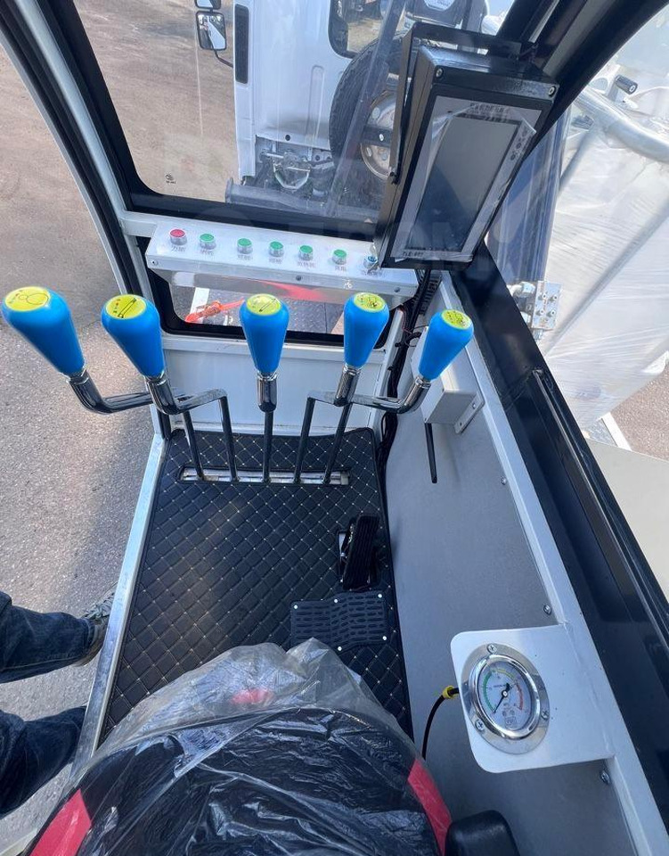 Новый Мобильный кран Isuzu Elf: фото 10