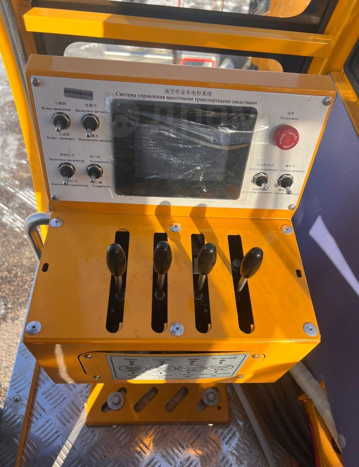 Новый Грузовик с подъемником Isuzu Elf: фото 18