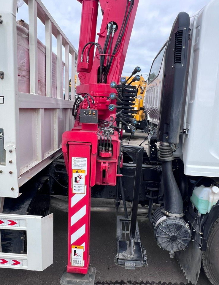 Новый Бортовой грузовик/ Платформа, Автоманипулятор Isuzu Elf: фото 11