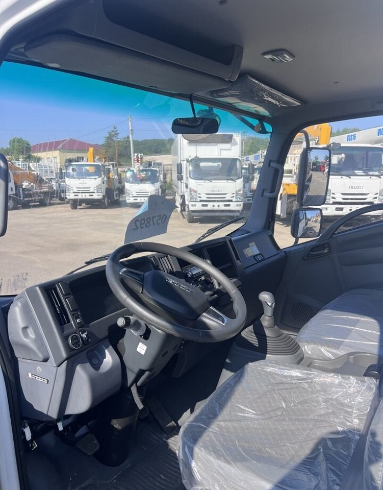 Новый Грузовик с подъемником Isuzu Elf: фото 15 Новый Грузовик с подъемником Isuzu Elf: фото 15