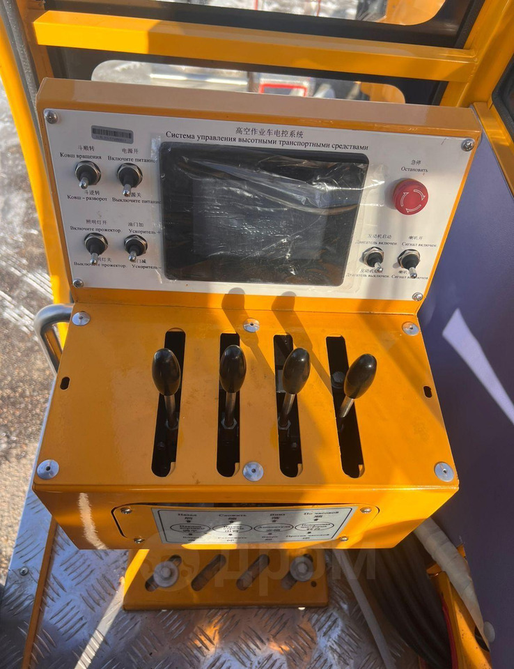 Новый Грузовик с подъемником Isuzu Elf: фото 11