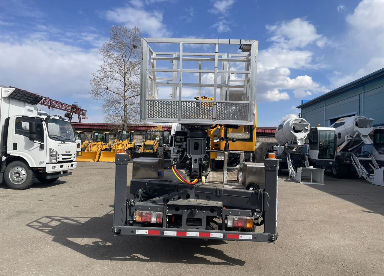 Новый Грузовик с подъемником Isuzu Elf: фото 10 Новый Грузовик с подъемником Isuzu Elf: фото 10