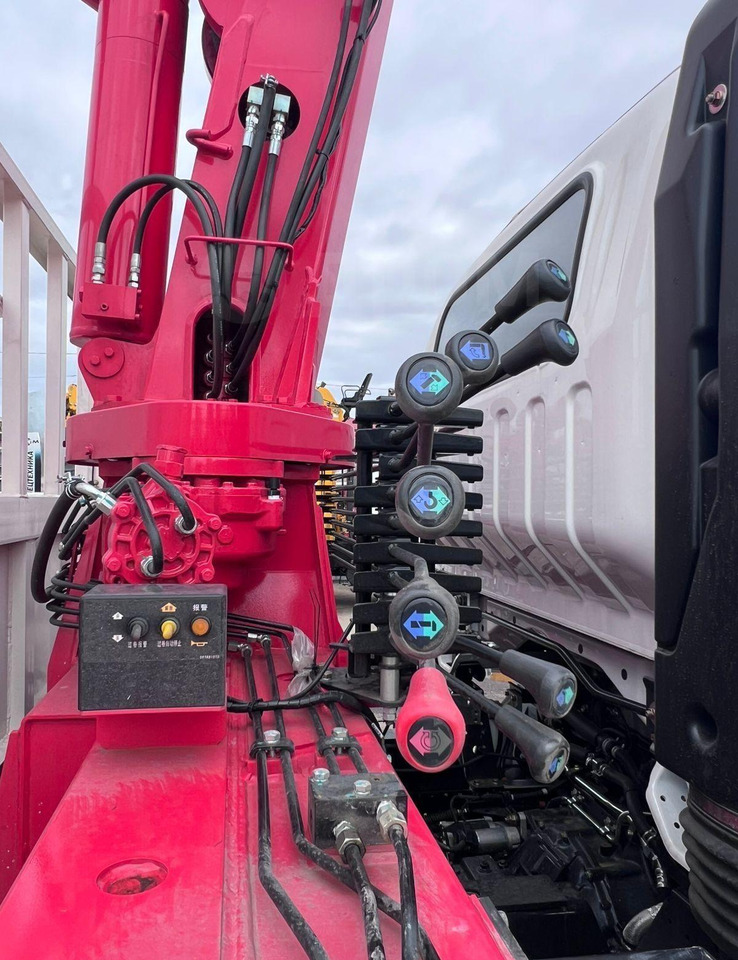 Новый Бортовой грузовик/ Платформа, Автоманипулятор Isuzu Elf: фото 12