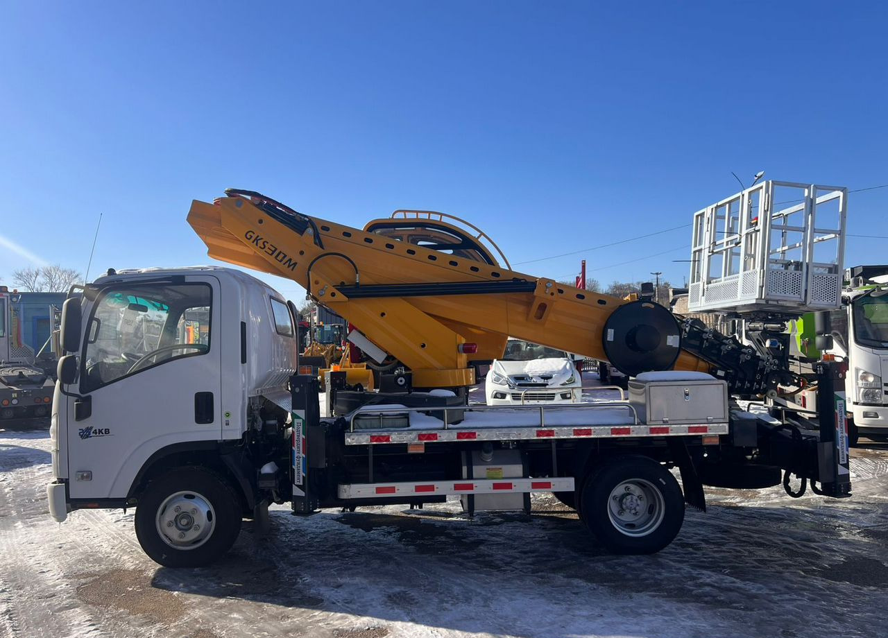 Новый Грузовик с подъемником Isuzu Elf: фото 6 Новый Грузовик с подъемником Isuzu Elf: фото 6