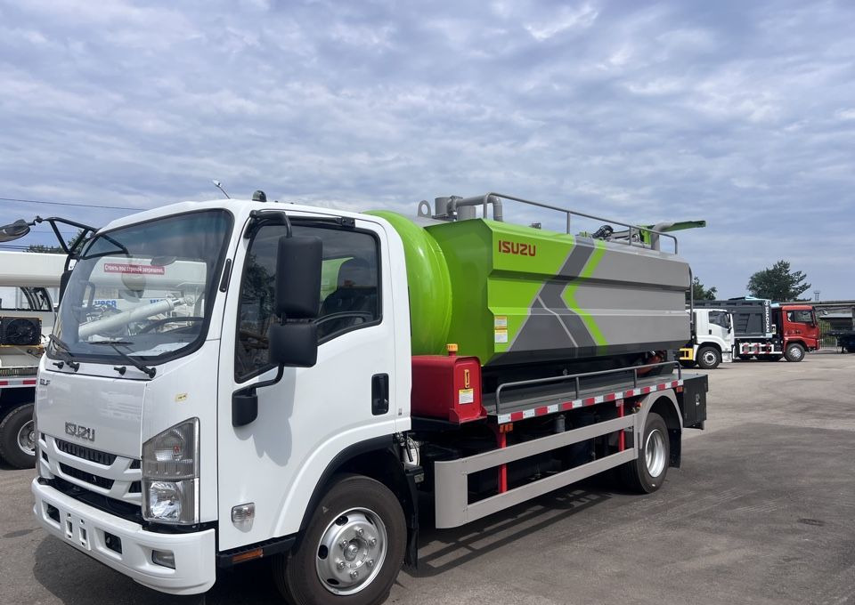 Isuzu Elf - Ассенизатор: фото 1 Isuzu Elf - Ассенизатор: фото 1
