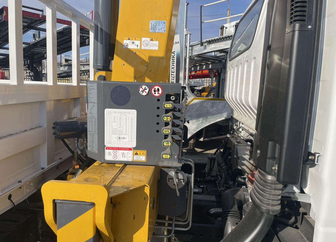 Isuzu Elf - Бортовой грузовик/ Платформа, Автоманипулятор: фото 4 Isuzu Elf - Бортовой грузовик/ Платформа, Автоманипулятор: фото 4