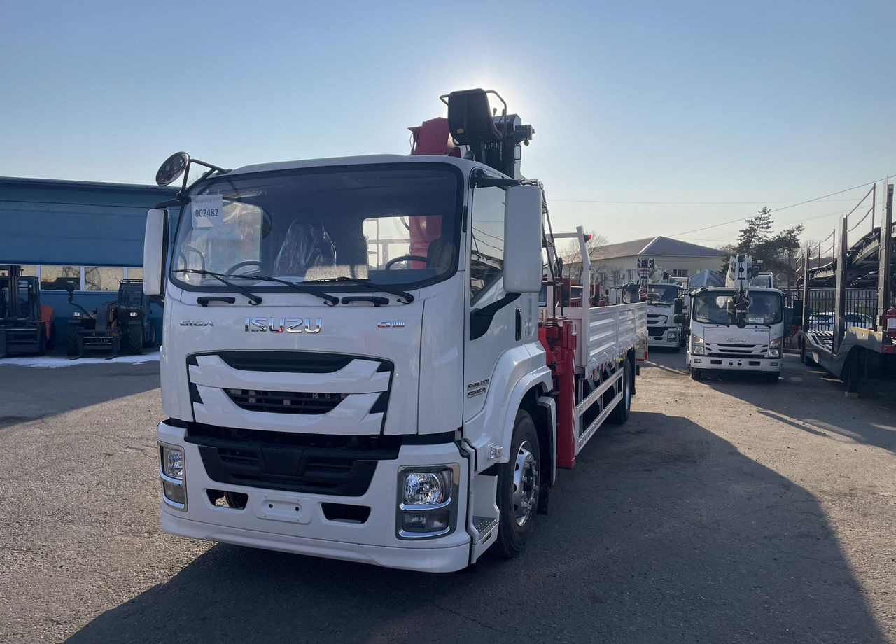 Isuzu Elf - Бортовой грузовик/ Платформа, Автоманипулятор: фото 1 Isuzu Elf - Бортовой грузовик/ Платформа, Автоманипулятор: фото 1