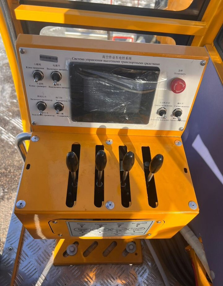 Новый Грузовик с подъемником Isuzu Elf: фото 13 Новый Грузовик с подъемником Isuzu Elf: фото 13