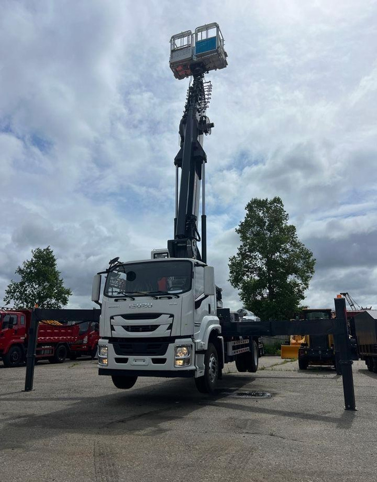 Isuzu Giga - Грузовик с подъемником: фото 3 Isuzu Giga - Грузовик с подъемником: фото 3