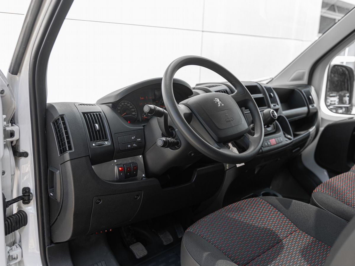 Новый Грузопассажирский фургон Peugeot Boxer: фото 15 Новый Грузопассажирский фургон Peugeot Boxer: фото 15