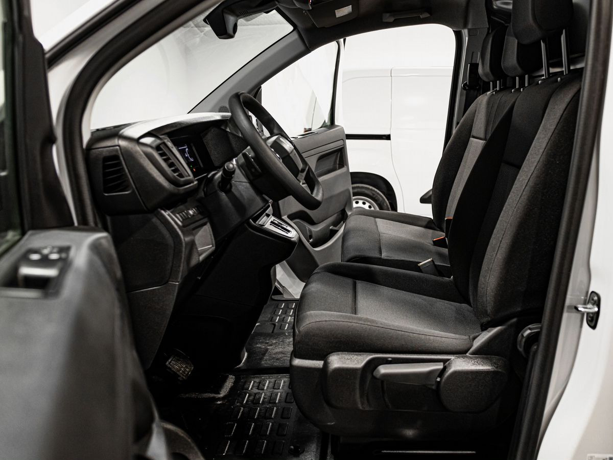 Новый Цельнометаллический фургон Peugeot Expert: фото 18 Новый Цельнометаллический фургон Peugeot Expert: фото 18