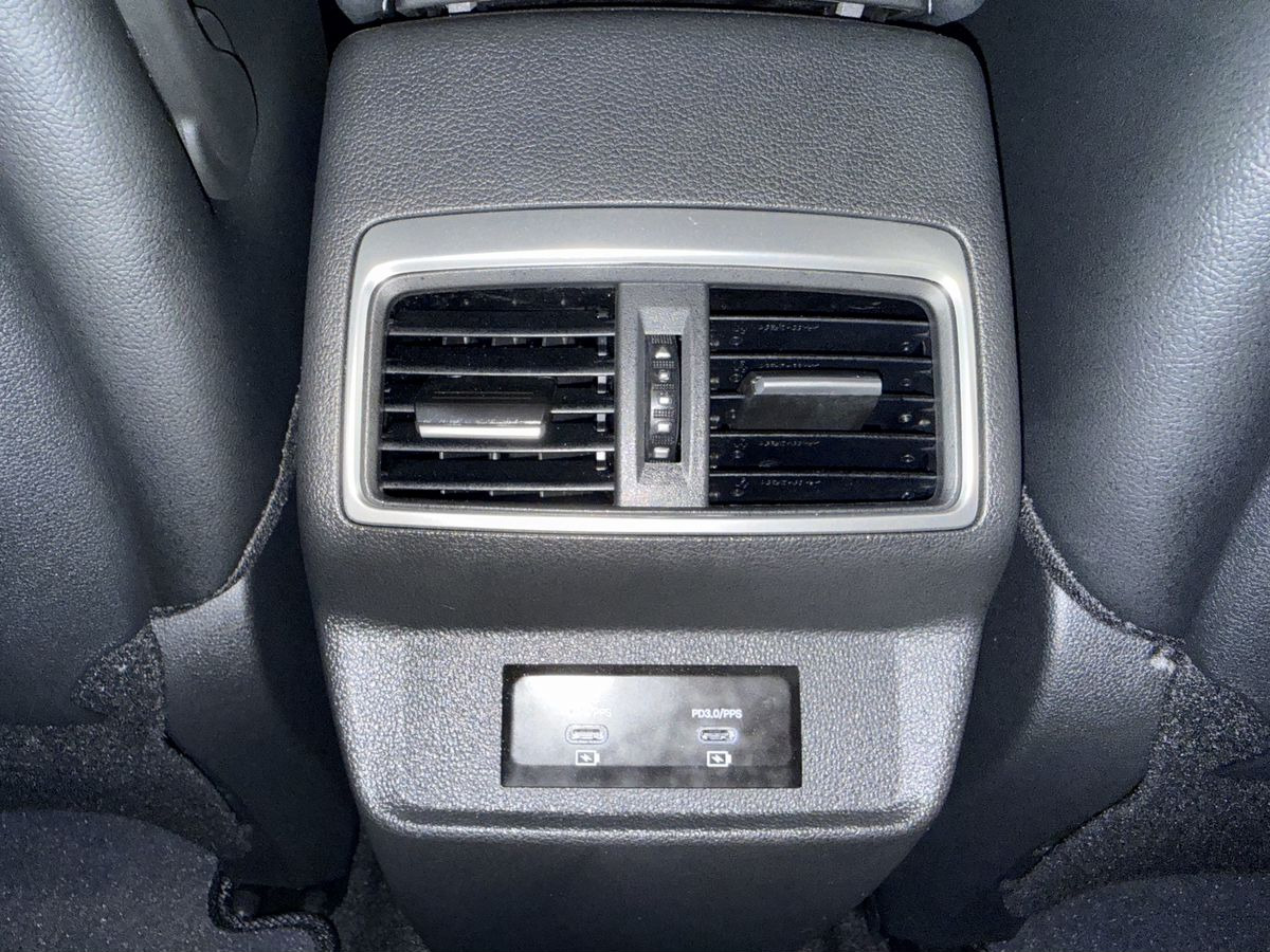 Новый Легковой автомобиль Renault QM6 2.0 CVT (144 л.с.) RE: фото 38 Новый Легковой автомобиль Renault QM6 2.0 CVT (144 л.с.) RE: фото 38