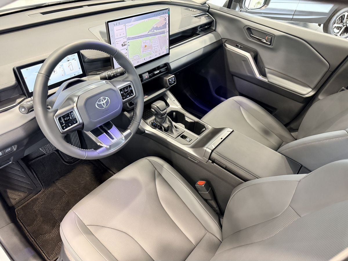 Легковой автомобиль Toyota RAV4, VI (XA60) 2.0 CVT (171 л.с.) 4WD Luxury: фото 37 Легковой автомобиль Toyota RAV4, VI (XA60) 2.0 CVT (171 л.с.) 4WD Luxury: фото 37