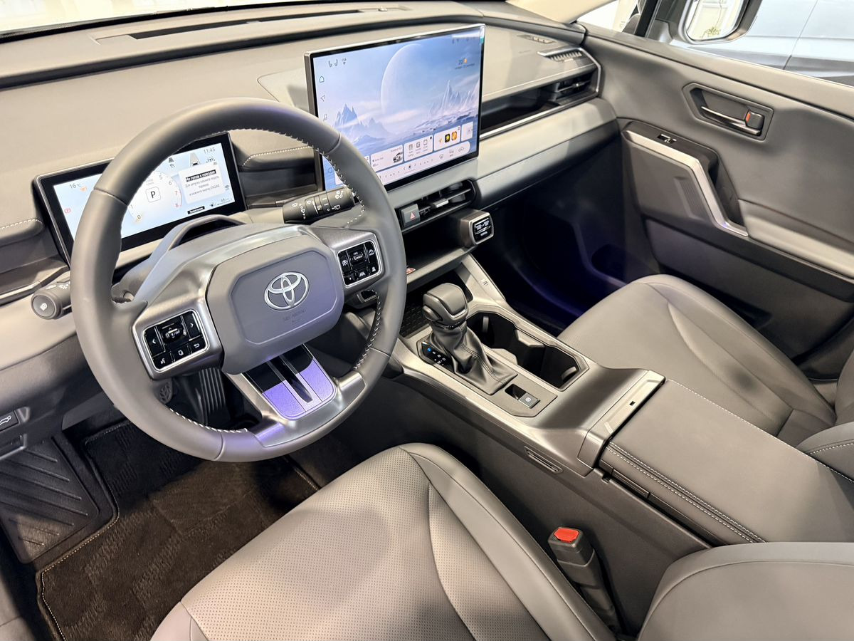 Легковой автомобиль Toyota RAV4, VI (XA60) 2.0 CVT (171 л.с.) 4WD Luxury: фото 28 Легковой автомобиль Toyota RAV4, VI (XA60) 2.0 CVT (171 л.с.) 4WD Luxury: фото 28