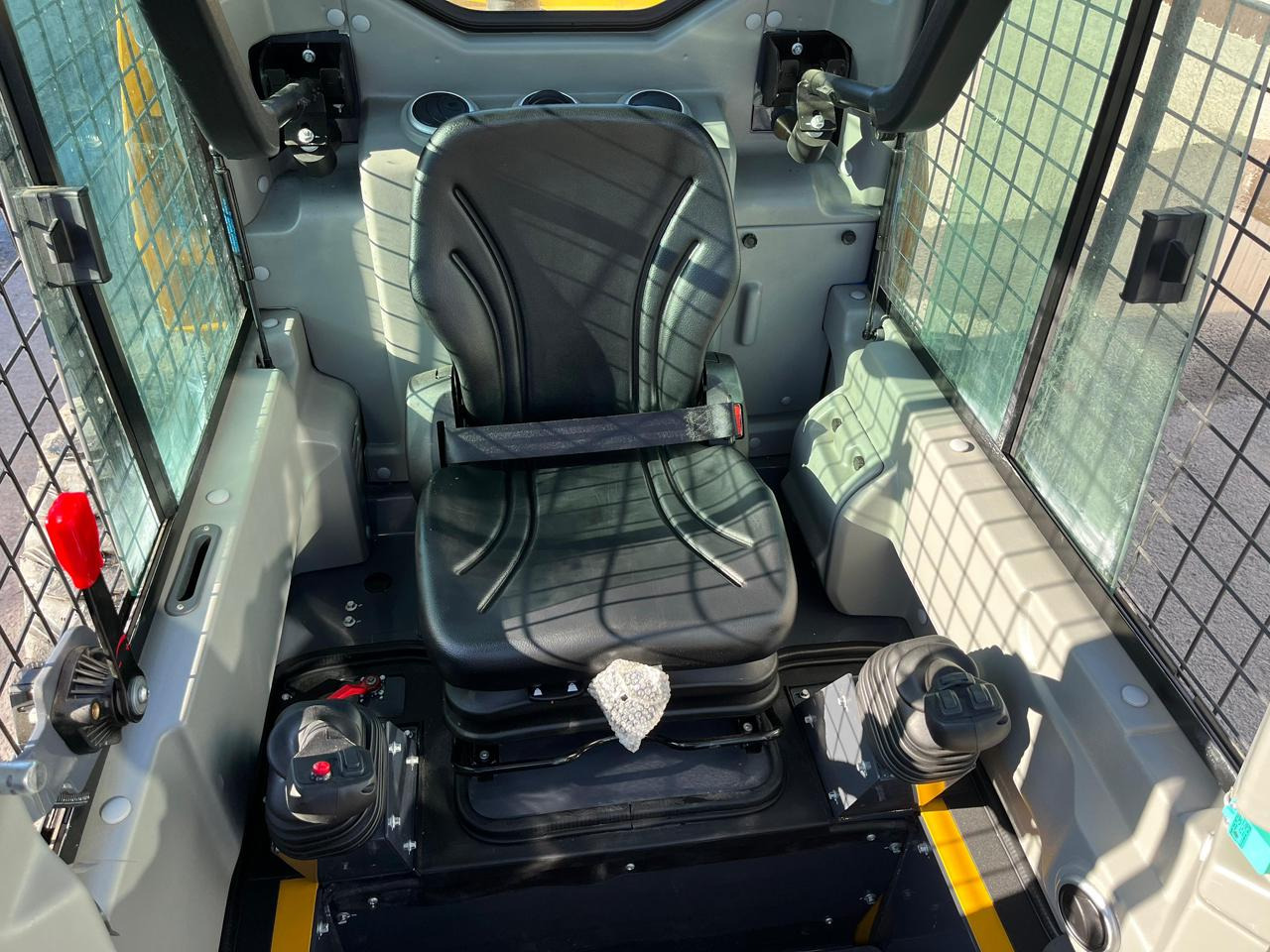 XC760K - Мини-погрузчик с бортовым поворотом: фото 5 XC760K - Мини-погрузчик с бортовым поворотом: фото 5