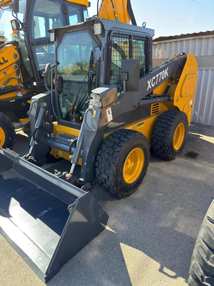 XC770K - Мини-погрузчик с бортовым поворотом: фото 1 XC770K - Мини-погрузчик с бортовым поворотом: фото 1