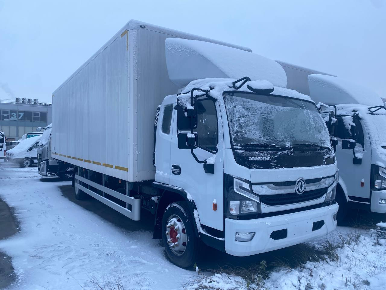 Dongfeng C120L - Изотермический грузовик: фото 1 Dongfeng C120L - Изотермический грузовик: фото 1