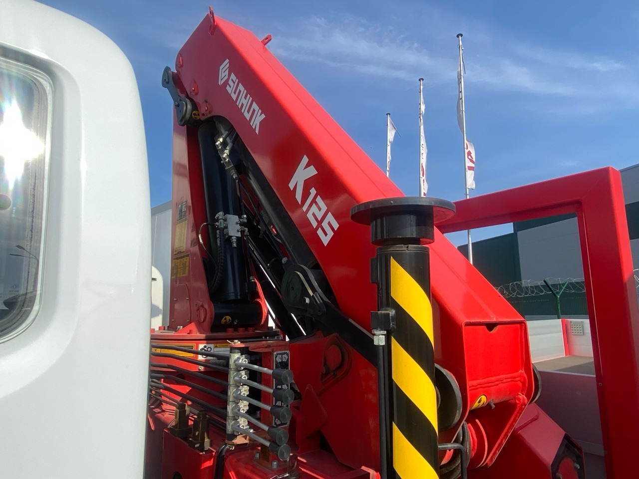 Dongfeng C120L - Бортовой грузовик/ Платформа, Автоманипулятор: фото 5 Dongfeng C120L - Бортовой грузовик/ Платформа, Автоманипулятор: фото 5