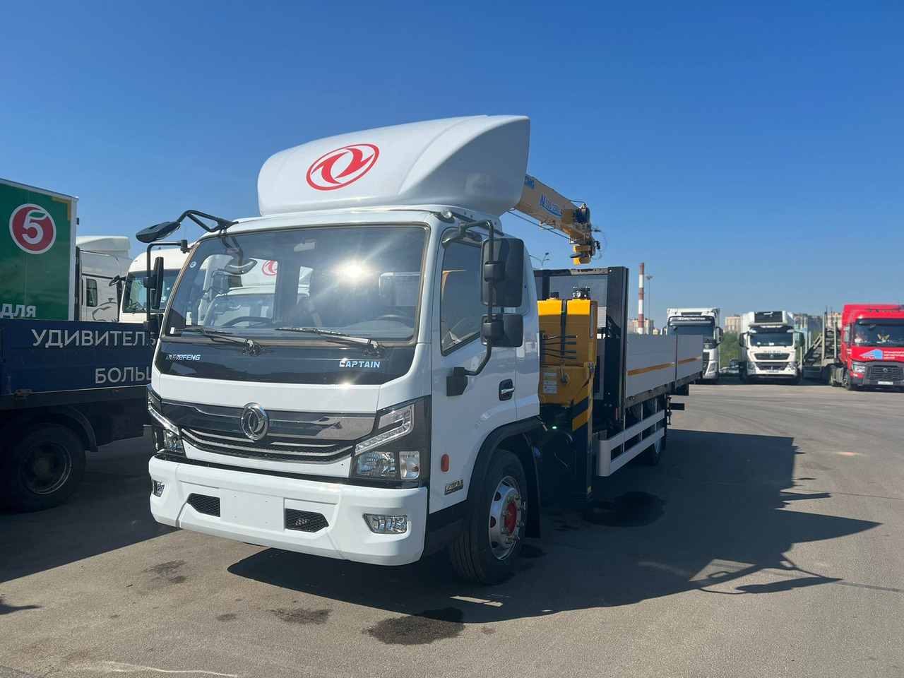 Dongfeng C120M - Бортовой грузовик/ Платформа, Автоманипулятор: фото 1 Dongfeng C120M - Бортовой грузовик/ Платформа, Автоманипулятор: фото 1