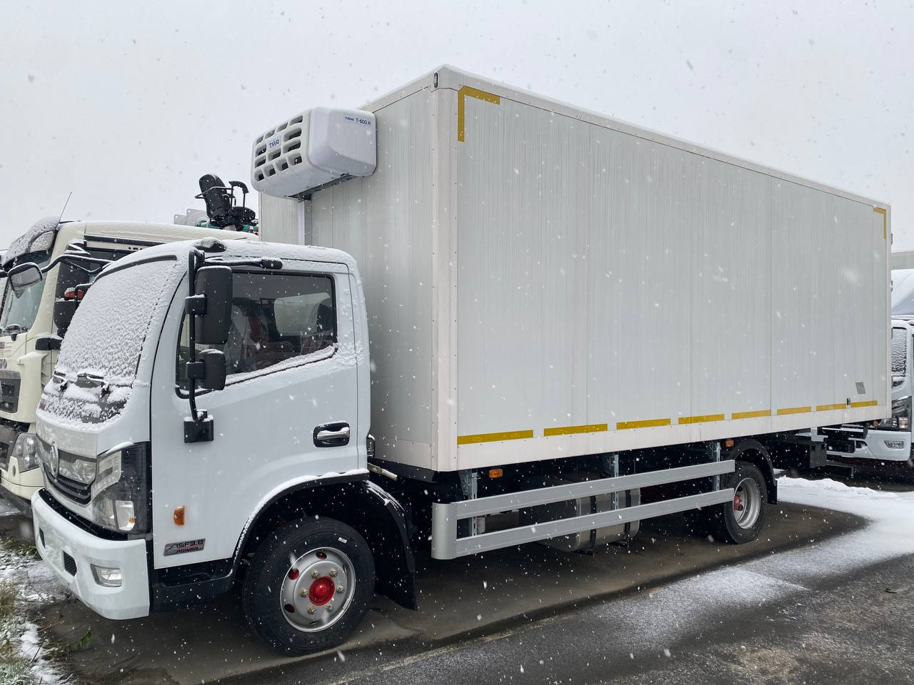 Dongfeng C80L - Изотермический грузовик: фото 2 Dongfeng C80L - Изотермический грузовик: фото 2