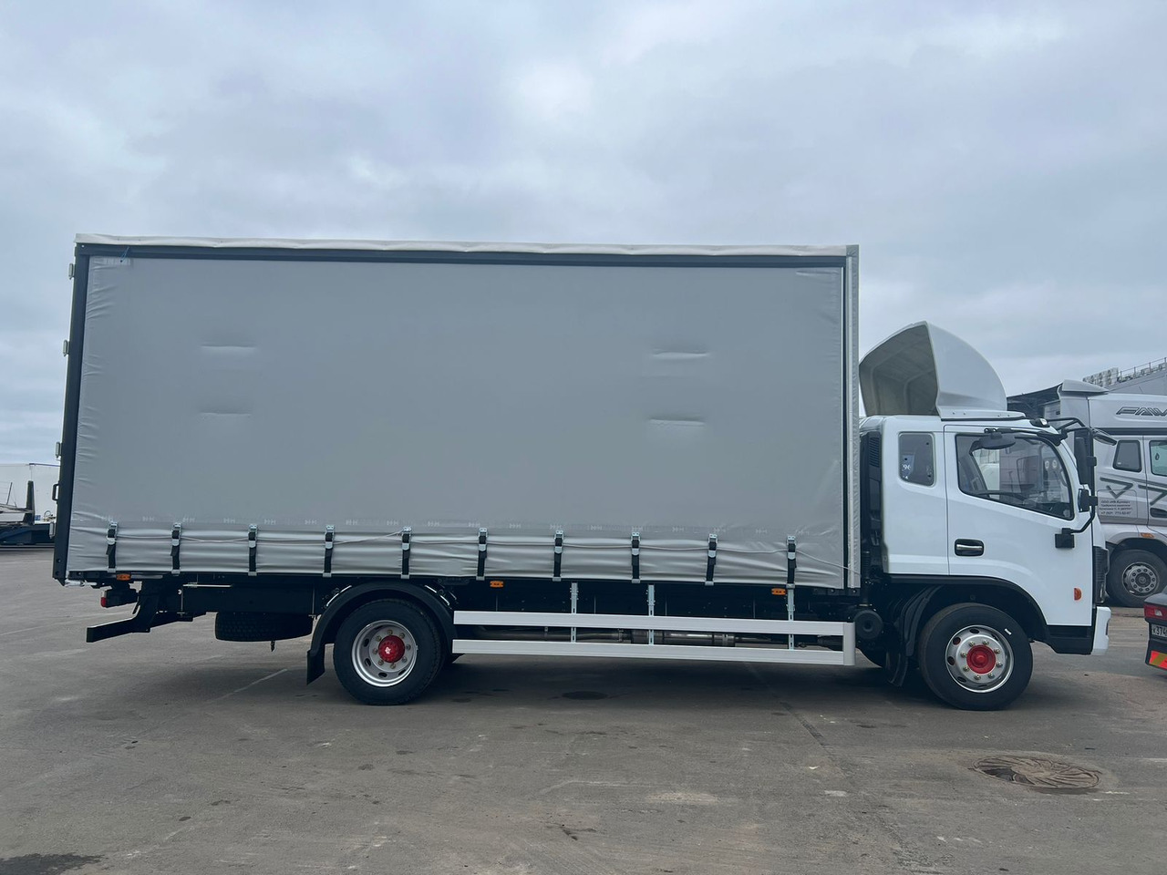 Новый Тентованный грузовик Dongfeng C80L: фото 8 Новый Тентованный грузовик Dongfeng C80L: фото 8