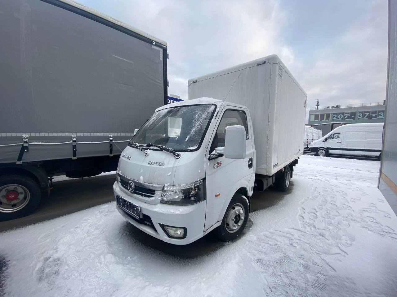 Dongfeng Captain-T - Грузовик с закрытым кузовом: фото 2 Dongfeng Captain-T - Грузовик с закрытым кузовом: фото 2