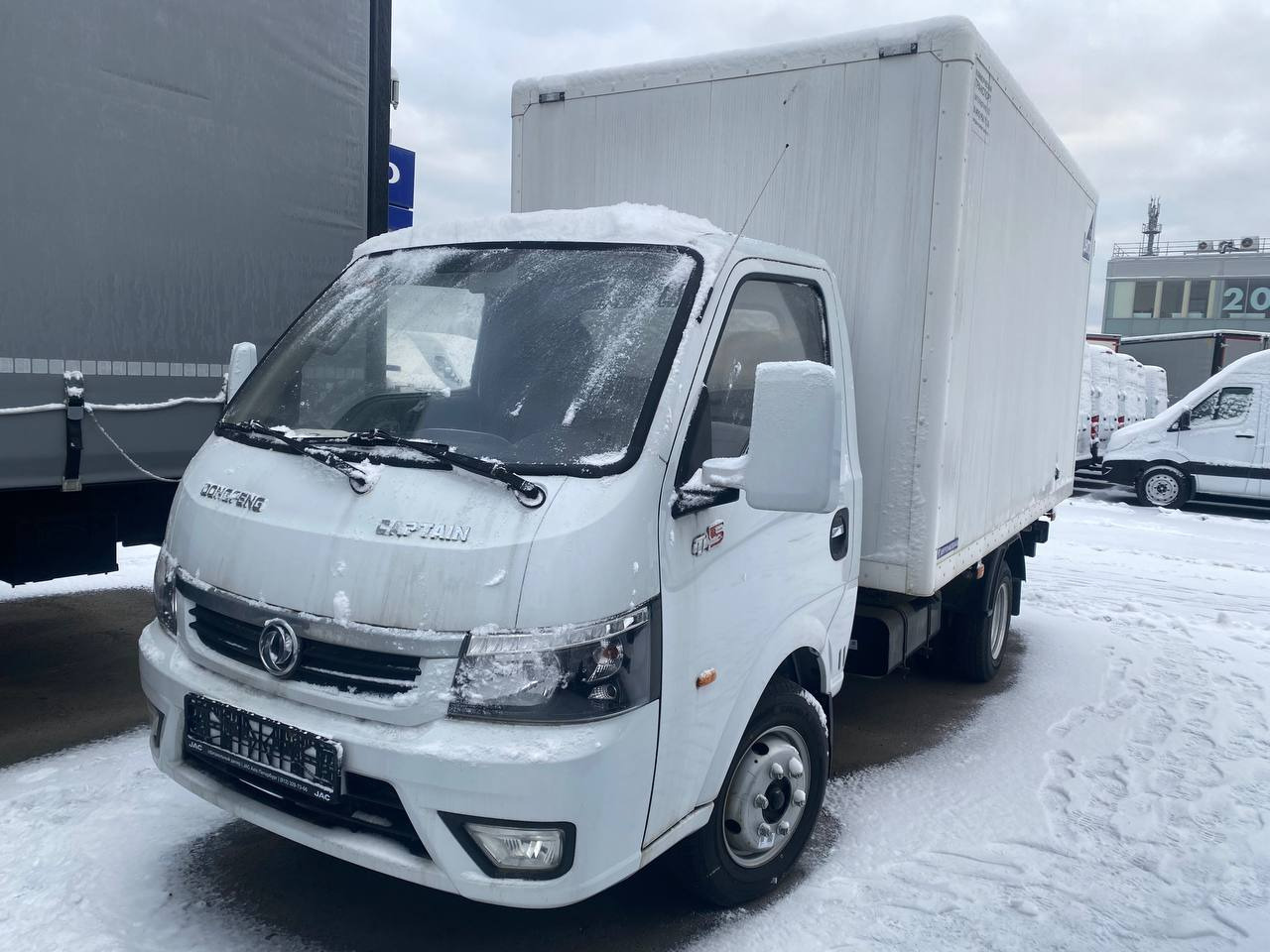 Dongfeng Captain-T - Грузовик с закрытым кузовом: фото 3 Dongfeng Captain-T - Грузовик с закрытым кузовом: фото 3
