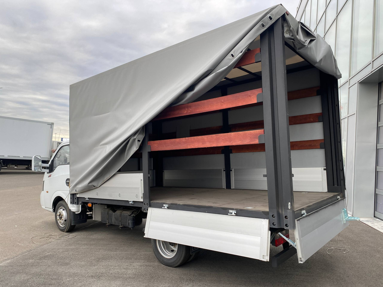 Новый Тентованный фургон Dongfeng Q35: фото 8 Новый Тентованный фургон Dongfeng Q35: фото 8