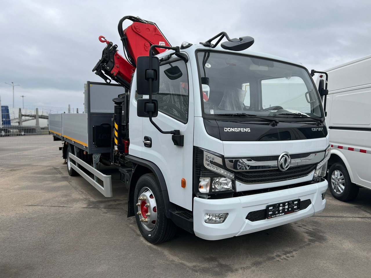 Dongfeng С100М - Бортовой грузовик/ Платформа, Автоманипулятор: фото 4 Dongfeng С100М - Бортовой грузовик/ Платформа, Автоманипулятор: фото 4