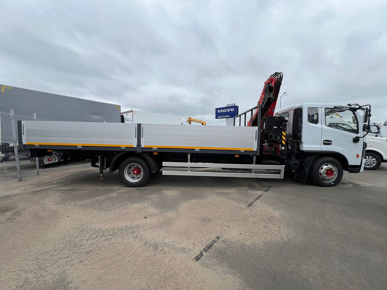 Dongfeng С100М - Бортовой грузовик/ Платформа, Автоманипулятор: фото 2 Dongfeng С100М - Бортовой грузовик/ Платформа, Автоманипулятор: фото 2