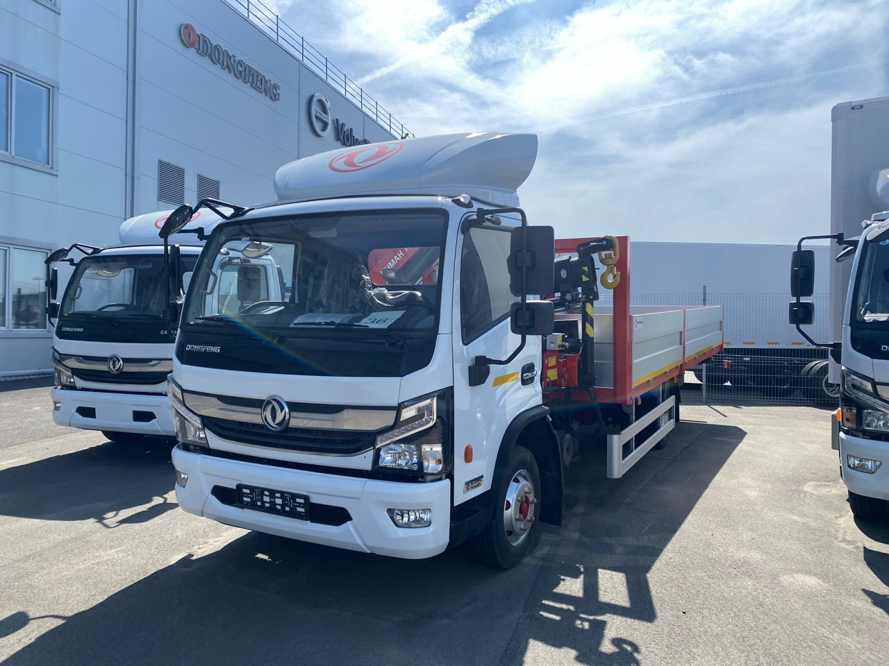 Dongfeng Z80L - Бортовой грузовик/ Платформа, Автоманипулятор: фото 1 Dongfeng Z80L - Бортовой грузовик/ Платформа, Автоманипулятор: фото 1