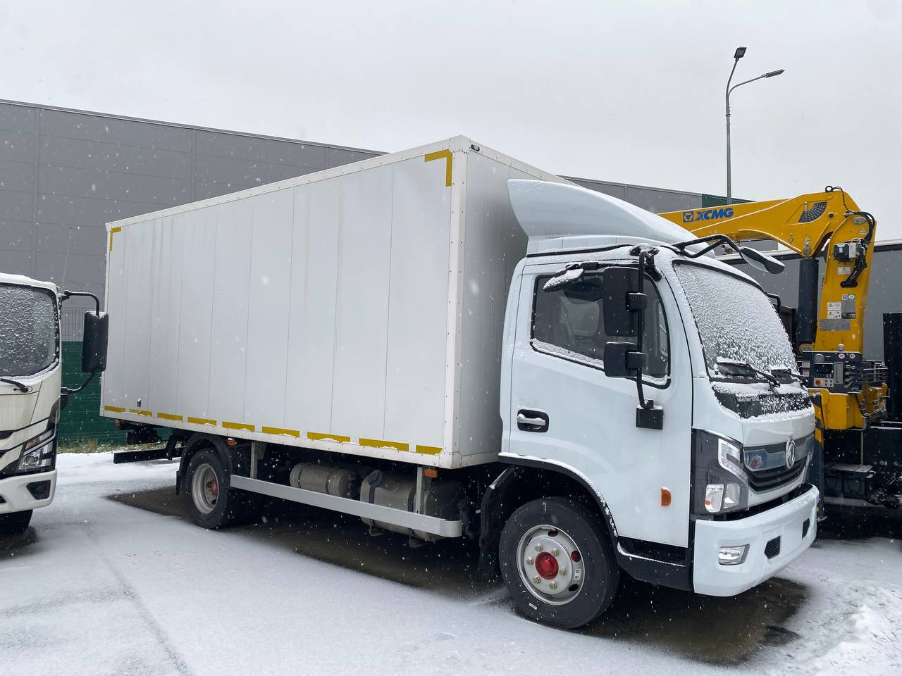 Dongfeng Z80N - Грузовик с закрытым кузовом: фото 1 Dongfeng Z80N - Грузовик с закрытым кузовом: фото 1