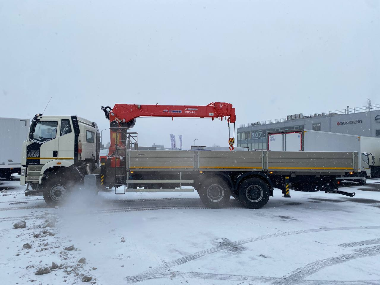 FAW 3250 - Бортовой грузовик/ Платформа, Автоманипулятор: фото 2 FAW 3250 - Бортовой грузовик/ Платформа, Автоманипулятор: фото 2