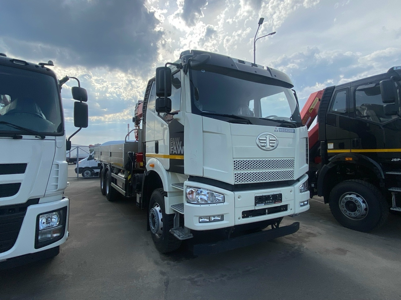 FAW 3250 - Бортовой грузовик/ Платформа, Автоманипулятор: фото 3 FAW 3250 - Бортовой грузовик/ Платформа, Автоманипулятор: фото 3