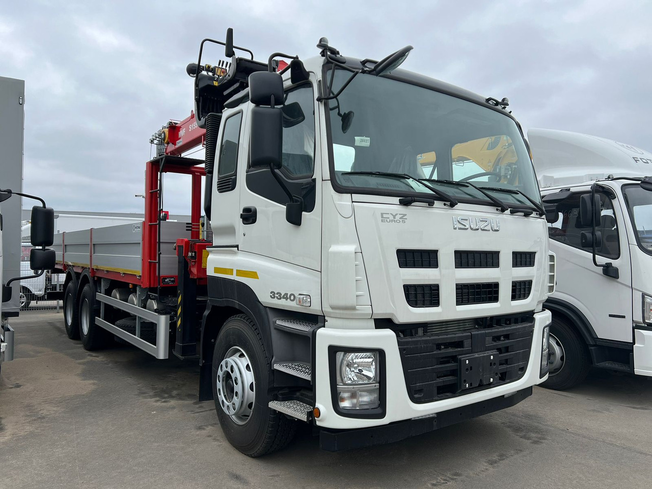 Isuzu GIGA T - Бортовой грузовик/ Платформа, Автоманипулятор: фото 1 Isuzu GIGA T - Бортовой грузовик/ Платформа, Автоманипулятор: фото 1