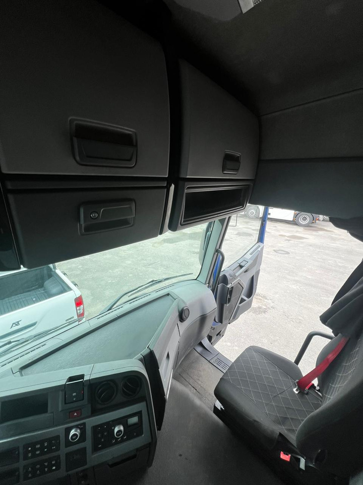 Тягач Renault T-Series: фото 8