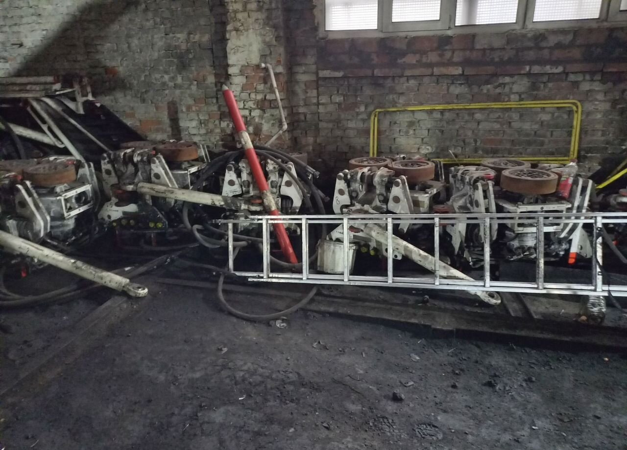 Дизель-гидравлический локомотив Scharf DZK 1800 - Горнодобывающая техника: фото 3 Дизель-гидравлический локомотив Scharf DZK 1800 - Горнодобывающая техника: фото 3