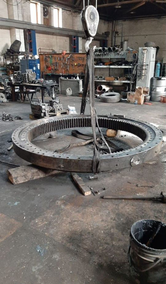 Komatsu Поворотный круг экскаватора Komatsu PC1250, бу - Поворотное кольцо для Экскаваторов: фото 1 Komatsu Поворотный круг экскаватора Komatsu PC1250, бу - Поворотное кольцо для Экскаваторов: фото 1