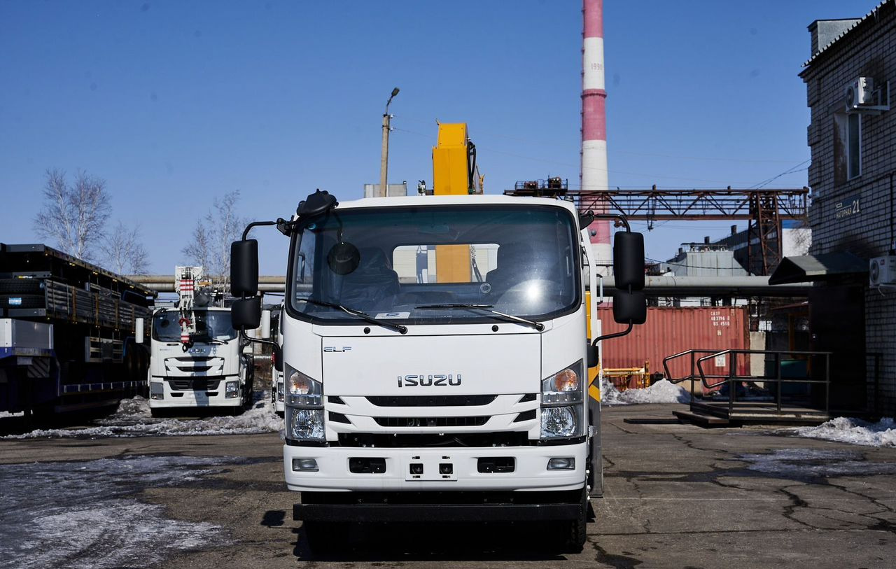 Isuzu Elf (N-series) - Грузовик бортовой/ Платформа, Автоманипулятор: фото 2 Isuzu Elf (N-series) - Грузовик бортовой/ Платформа, Автоманипулятор: фото 2