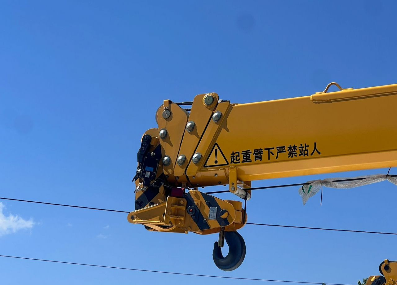 Новый Бортовой грузовик/ Платформа, Автоманипулятор Isuzu Elf (N-series): фото 7