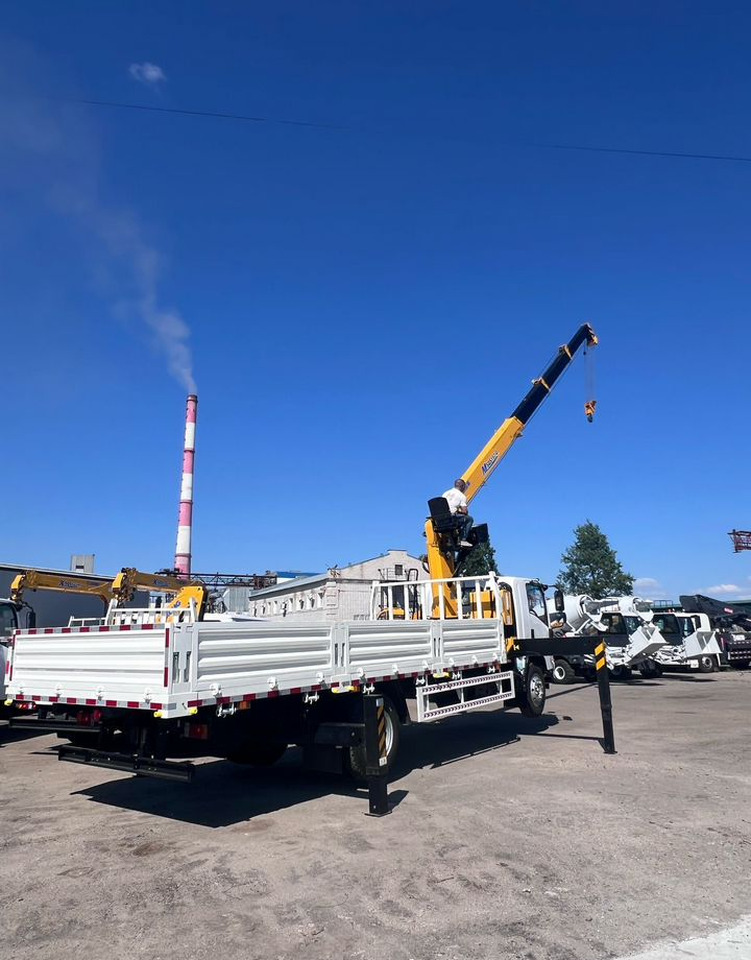 Isuzu Elf (N-series) - Грузовик бортовой/ Платформа, Автоманипулятор: фото 2 Isuzu Elf (N-series) - Грузовик бортовой/ Платформа, Автоманипулятор: фото 2