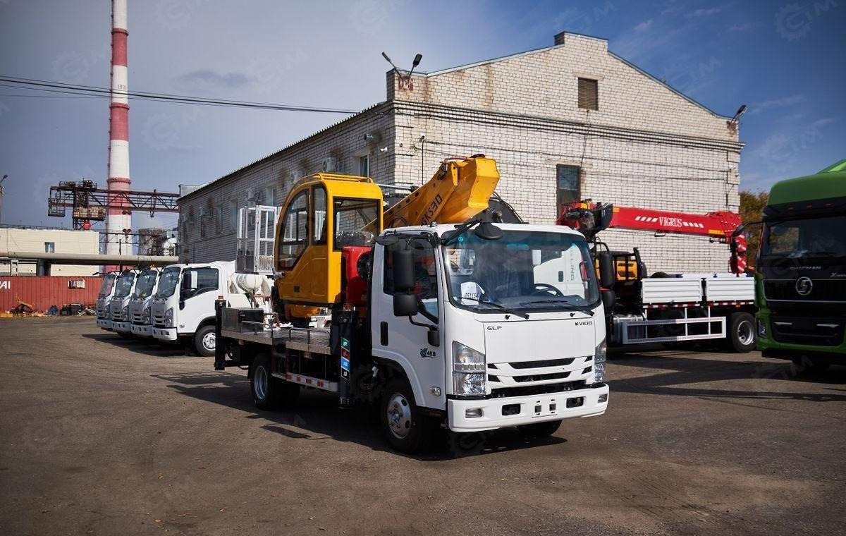 Isuzu Elf - Грузовик с подъемником: фото 2 Isuzu Elf - Грузовик с подъемником: фото 2