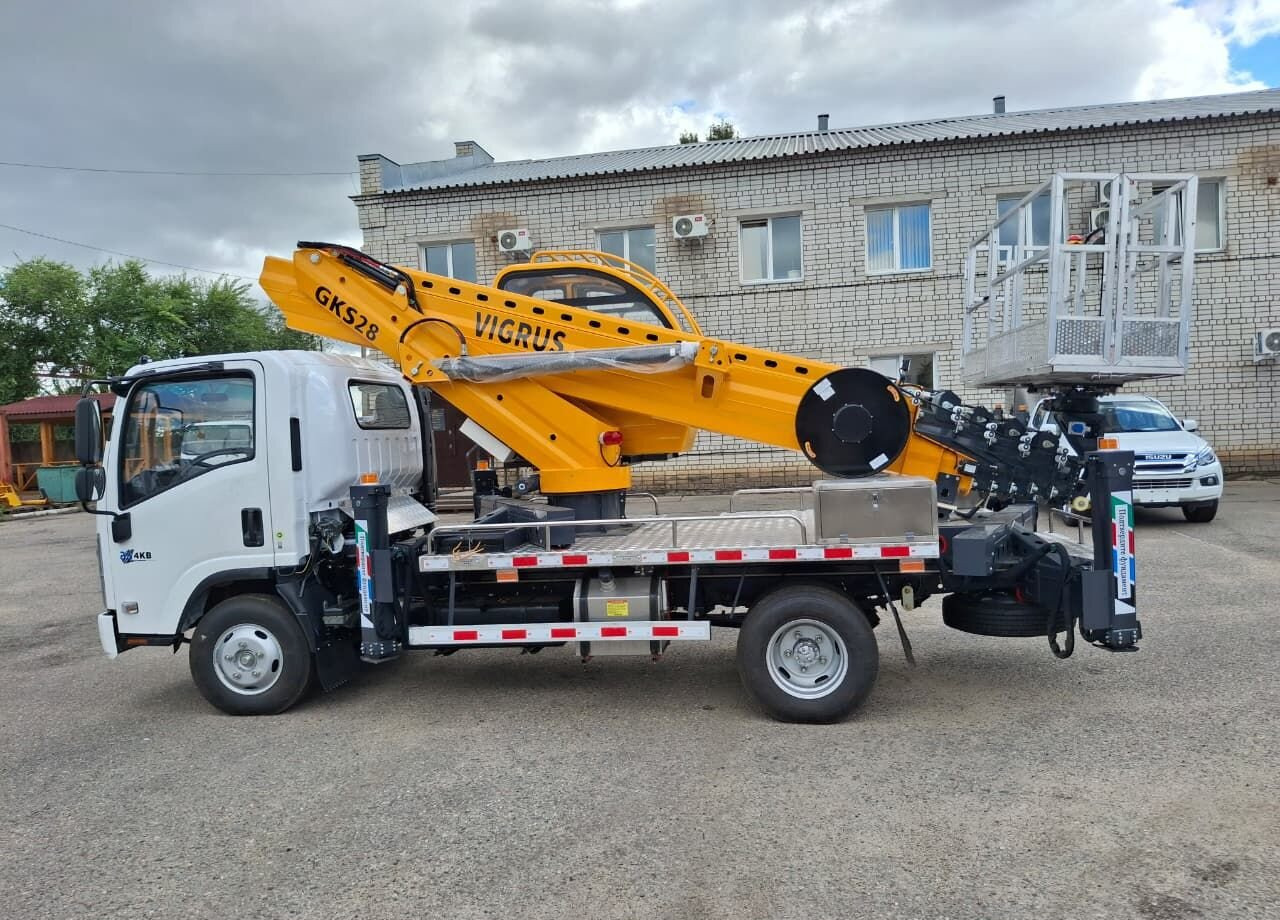 Новый Грузовик с подъемником Isuzu Elf: фото 9