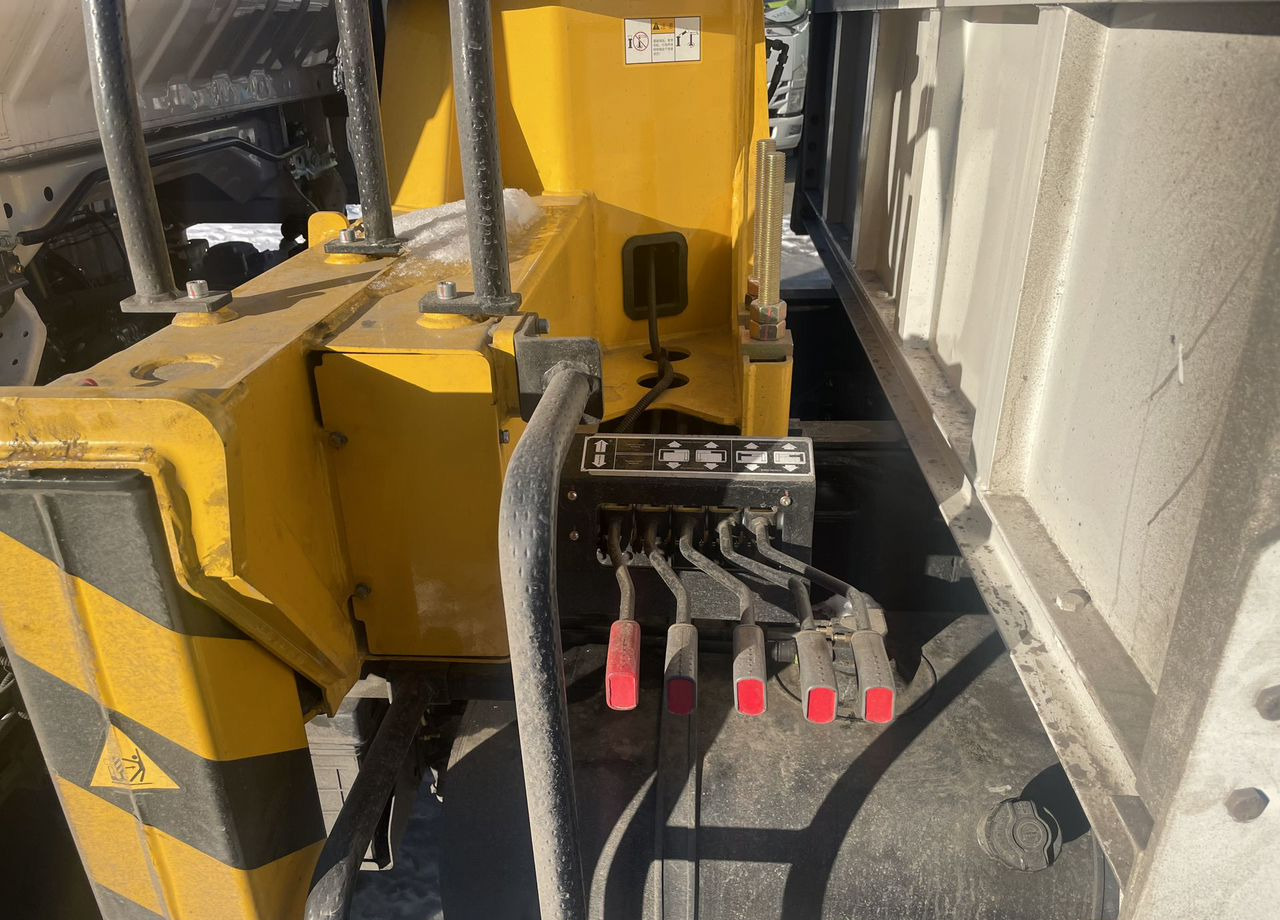 Новый Грузовик бортовой/ Платформа, Автоманипулятор Isuzu Elf: фото 6 Новый Грузовик бортовой/ Платформа, Автоманипулятор Isuzu Elf: фото 6